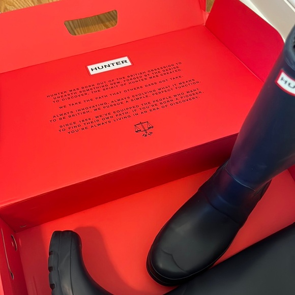 Navy HUNTER rain boots size 9 - Picture 2 of 6